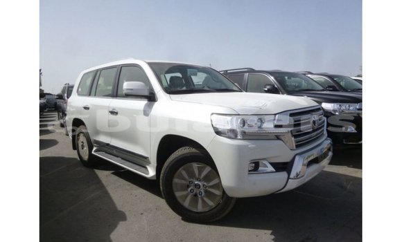 Buy Import Toyota Land Cruiser White Car in Import - Dubai in Central Buy Import Toyota Land Cruiser White Car in Import - Dubai in Central