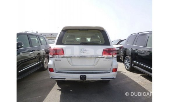 Buy Import Toyota Land Cruiser White Car in Import - Dubai in Central Buy Import Toyota Land Cruiser White Car in Import - Dubai in Central