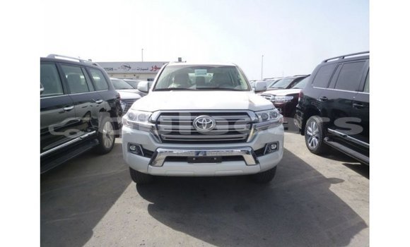 Buy Import Toyota Land Cruiser White Car in Import - Dubai in Central Buy Import Toyota Land Cruiser White Car in Import - Dubai in Central