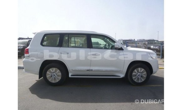 Buy Import Toyota Land Cruiser White Car in Import - Dubai in Central Buy Import Toyota Land Cruiser White Car in Import - Dubai in Central