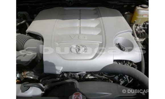 Buy Import Toyota Land Cruiser White Car in Import - Dubai in Central Buy Import Toyota Land Cruiser White Car in Import - Dubai in Central