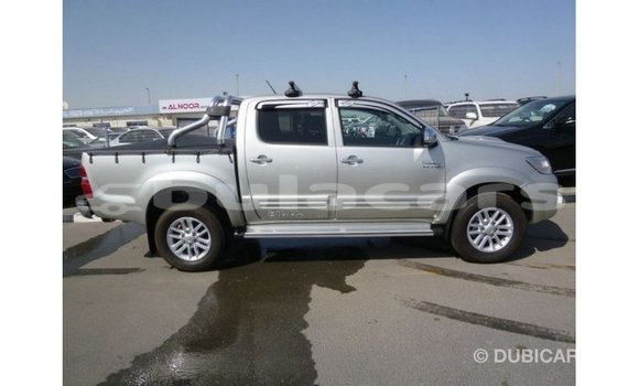 Acheter Import Voiture Toyota Hilux Gris à Import - Dubai, Central Acheter Import Voiture Toyota Hilux Gris à Import - Dubai, Central