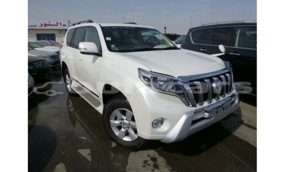 Acheter Import Voiture Toyota Prado Blanc à Import - Dubai, Central Acheter Import Voiture Toyota Prado Blanc à Import - Dubai, Central