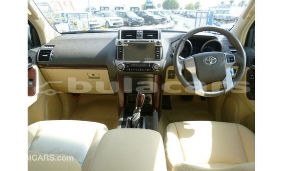 Acheter Import Voiture Toyota Prado Blanc à Import - Dubai, Central Acheter Import Voiture Toyota Prado Blanc à Import - Dubai, Central