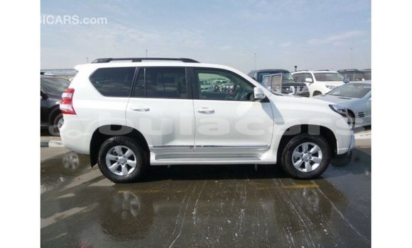 Acheter Import Voiture Toyota Prado Blanc à Import - Dubai, Central Acheter Import Voiture Toyota Prado Blanc à Import - Dubai, Central
