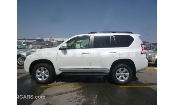 Acheter Import Voiture Toyota Prado Blanc à Import - Dubai, Central Acheter Import Voiture Toyota Prado Blanc à Import - Dubai, Central