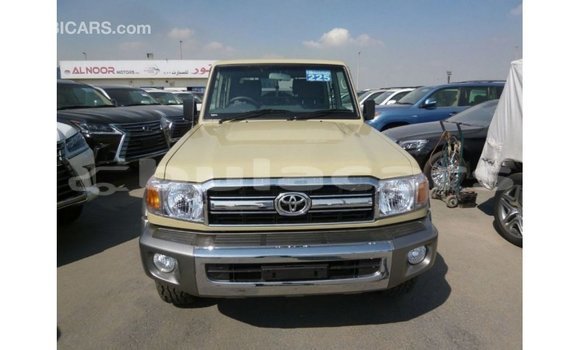 Acheter Import Voiture Toyota Land Cruiser Beige à Import - Dubai, Central Acheter Import Voiture Toyota Land Cruiser Beige à Import - Dubai, Central