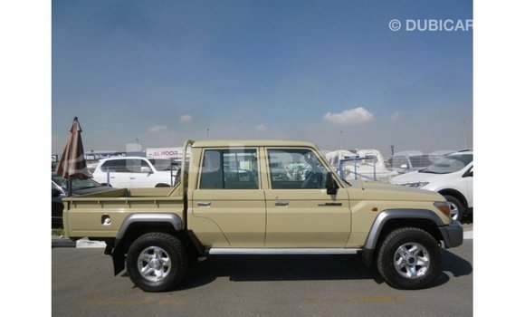 Acheter Import Voiture Toyota Land Cruiser Beige à Import - Dubai, Central Acheter Import Voiture Toyota Land Cruiser Beige à Import - Dubai, Central