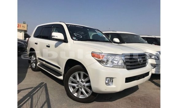 Acheter Import Voiture Toyota Land Cruiser Blanc à Import - Dubai, Central Acheter Import Voiture Toyota Land Cruiser Blanc à Import - Dubai, Central