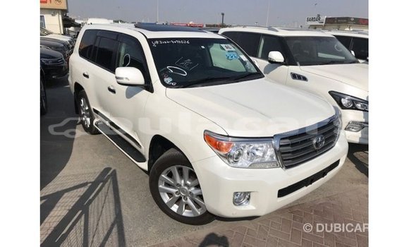 Acheter Import Voiture Toyota Land Cruiser Blanc à Import - Dubai, Central Acheter Import Voiture Toyota Land Cruiser Blanc à Import - Dubai, Central