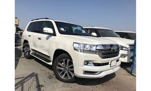 Buy Import Toyota Land Cruiser White Car in Import - Dubai in Central Buy Import Toyota Land Cruiser White Car in Import - Dubai in Central