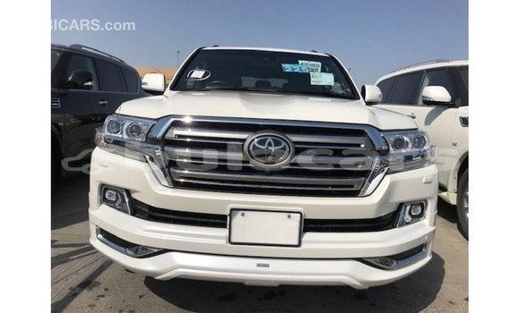 Buy Import Toyota Land Cruiser White Car in Import - Dubai in Central Buy Import Toyota Land Cruiser White Car in Import - Dubai in Central