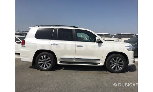Buy Import Toyota Land Cruiser White Car in Import - Dubai in Central Buy Import Toyota Land Cruiser White Car in Import - Dubai in Central
