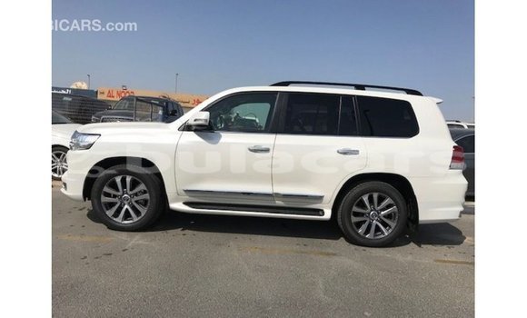Buy Import Toyota Land Cruiser White Car in Import - Dubai in Central Buy Import Toyota Land Cruiser White Car in Import - Dubai in Central