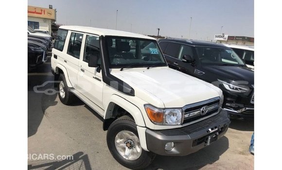 Acheter Import Voiture Toyota Land Cruiser Blanc à Import - Dubai, Central Acheter Import Voiture Toyota Land Cruiser Blanc à Import - Dubai, Central