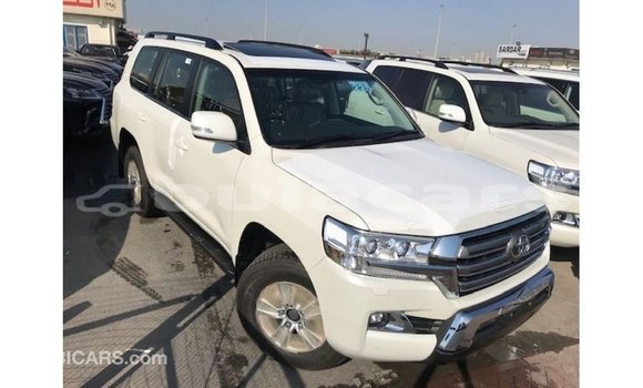 Buy Import Toyota Land Cruiser White Car in Import - Dubai in Central Buy Import Toyota Land Cruiser White Car in Import - Dubai in Central