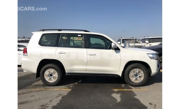 Buy Import Toyota Land Cruiser White Car in Import - Dubai in Central Buy Import Toyota Land Cruiser White Car in Import - Dubai in Central