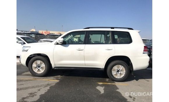Buy Import Toyota Land Cruiser White Car in Import - Dubai in Central Buy Import Toyota Land Cruiser White Car in Import - Dubai in Central