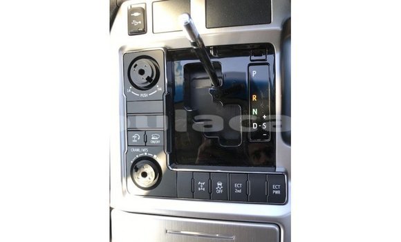 Buy Import Toyota Land Cruiser White Car in Import - Dubai in Central Buy Import Toyota Land Cruiser White Car in Import - Dubai in Central