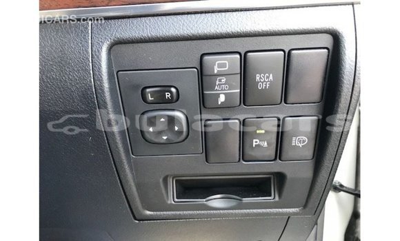 Buy Import Toyota Land Cruiser White Car in Import - Dubai in Central Buy Import Toyota Land Cruiser White Car in Import - Dubai in Central