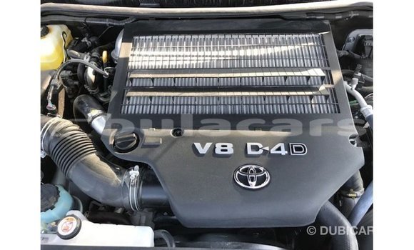 Buy Import Toyota Land Cruiser White Car in Import - Dubai in Central Buy Import Toyota Land Cruiser White Car in Import - Dubai in Central
