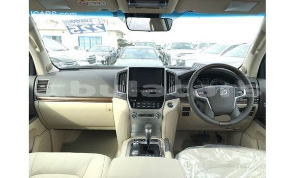 Buy Import Toyota Land Cruiser White Car in Import - Dubai in Central Buy Import Toyota Land Cruiser White Car in Import - Dubai in Central