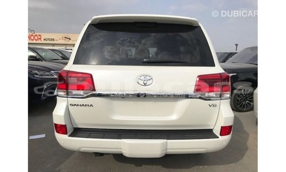 Buy Import Toyota Land Cruiser White Car in Import - Dubai in Central Buy Import Toyota Land Cruiser White Car in Import - Dubai in Central