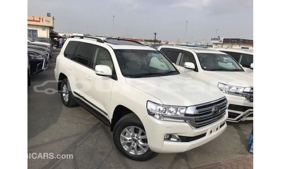 Buy Import Toyota Land Cruiser White Car in Import - Dubai in Central Buy Import Toyota Land Cruiser White Car in Import - Dubai in Central