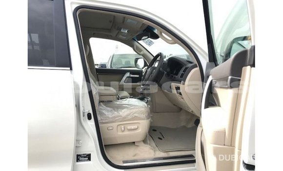 Buy Import Toyota Land Cruiser White Car in Import - Dubai in Central Buy Import Toyota Land Cruiser White Car in Import - Dubai in Central