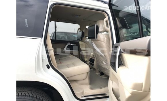 Buy Import Toyota Land Cruiser White Car in Import - Dubai in Central Buy Import Toyota Land Cruiser White Car in Import - Dubai in Central