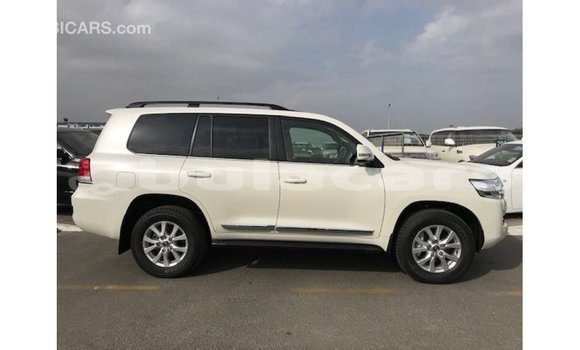 Buy Import Toyota Land Cruiser White Car in Import - Dubai in Central Buy Import Toyota Land Cruiser White Car in Import - Dubai in Central