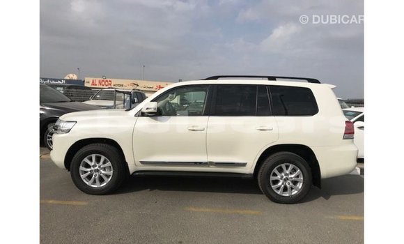 Buy Import Toyota Land Cruiser White Car in Import - Dubai in Central Buy Import Toyota Land Cruiser White Car in Import - Dubai in Central