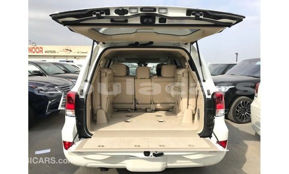 Buy Import Toyota Land Cruiser White Car in Import - Dubai in Central Buy Import Toyota Land Cruiser White Car in Import - Dubai in Central
