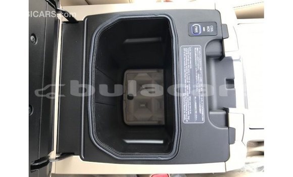 Buy Import Toyota Land Cruiser White Car in Import - Dubai in Central Buy Import Toyota Land Cruiser White Car in Import - Dubai in Central