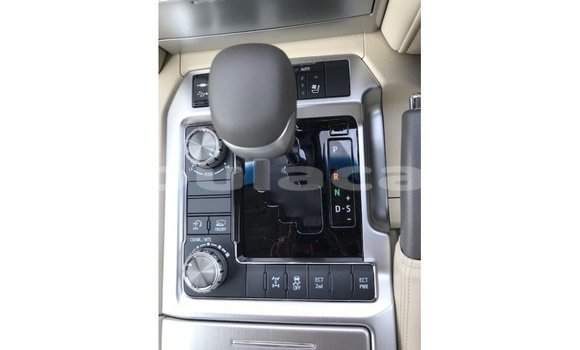 Buy Import Toyota Land Cruiser White Car in Import - Dubai in Central Buy Import Toyota Land Cruiser White Car in Import - Dubai in Central