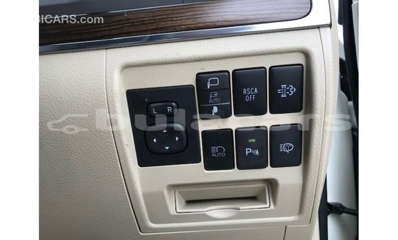 Buy Import Toyota Land Cruiser White Car in Import - Dubai in Central Buy Import Toyota Land Cruiser White Car in Import - Dubai in Central