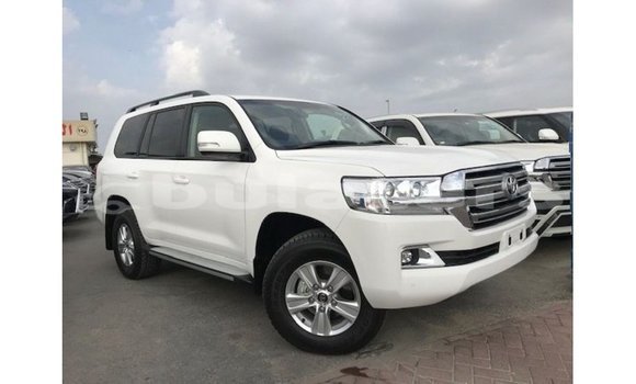 Buy Import Toyota Land Cruiser White Car in Import - Dubai in Central Buy Import Toyota Land Cruiser White Car in Import - Dubai in Central