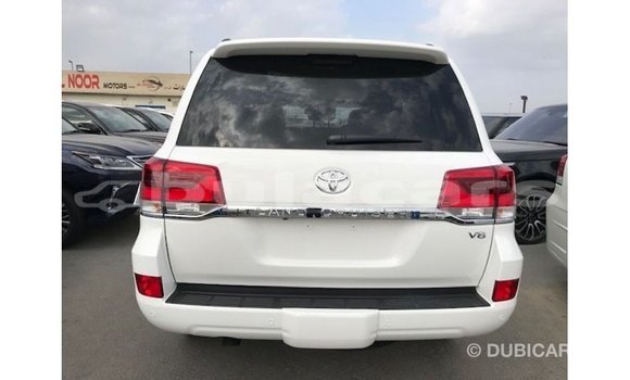 Buy Import Toyota Land Cruiser White Car in Import - Dubai in Central Buy Import Toyota Land Cruiser White Car in Import - Dubai in Central