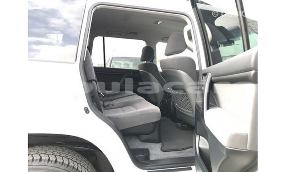 Buy Import Toyota Land Cruiser White Car in Import - Dubai in Central Buy Import Toyota Land Cruiser White Car in Import - Dubai in Central