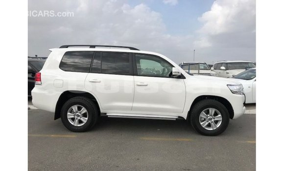 Buy Import Toyota Land Cruiser White Car in Import - Dubai in Central Buy Import Toyota Land Cruiser White Car in Import - Dubai in Central