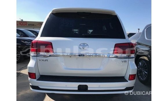 Buy Import Toyota Land Cruiser White Car in Import - Dubai in Central Buy Import Toyota Land Cruiser White Car in Import - Dubai in Central