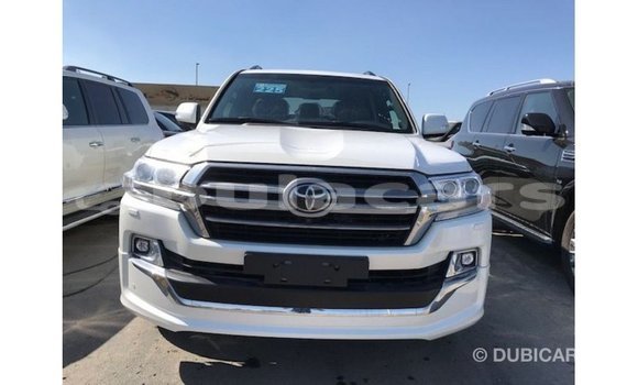 Buy Import Toyota Land Cruiser White Car in Import - Dubai in Central Buy Import Toyota Land Cruiser White Car in Import - Dubai in Central