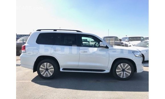 Buy Import Toyota Land Cruiser White Car in Import - Dubai in Central Buy Import Toyota Land Cruiser White Car in Import - Dubai in Central