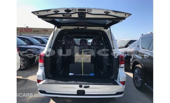 Buy Import Toyota Land Cruiser White Car in Import - Dubai in Central Buy Import Toyota Land Cruiser White Car in Import - Dubai in Central