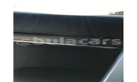 Buy Import Toyota Land Cruiser White Car in Import - Dubai in Central Buy Import Toyota Land Cruiser White Car in Import - Dubai in Central