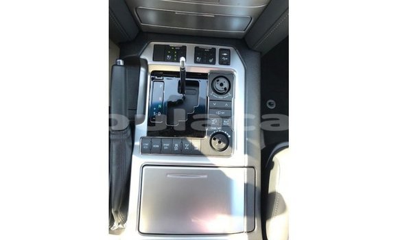 Buy Import Toyota Land Cruiser White Car in Import - Dubai in Central Buy Import Toyota Land Cruiser White Car in Import - Dubai in Central