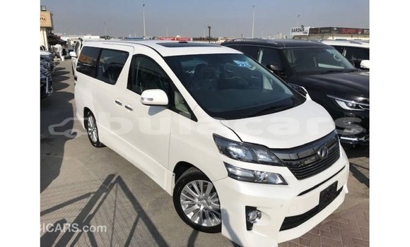 Buy Import Toyota Vellfire White Car in Import - Dubai in Central Buy Import Toyota Vellfire White Car in Import - Dubai in Central