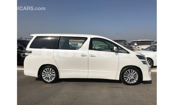Buy Import Toyota Vellfire White Car in Import - Dubai in Central Buy Import Toyota Vellfire White Car in Import - Dubai in Central