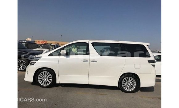 Buy Import Toyota Vellfire White Car in Import - Dubai in Central Buy Import Toyota Vellfire White Car in Import - Dubai in Central