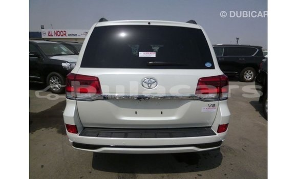 Buy Import Toyota Land Cruiser White Car in Import - Dubai in Central Buy Import Toyota Land Cruiser White Car in Import - Dubai in Central